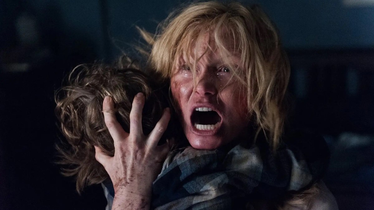 amelia screaming while holding samuel in The Babadook